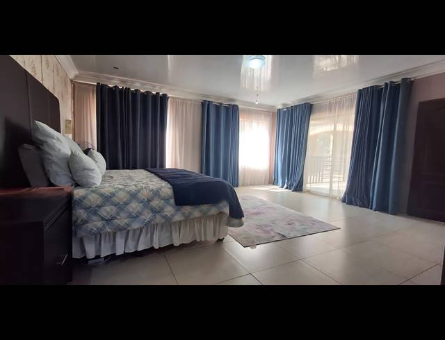 7 BEDROOM FREESTANDING FOR SALE IN FLORA PARK